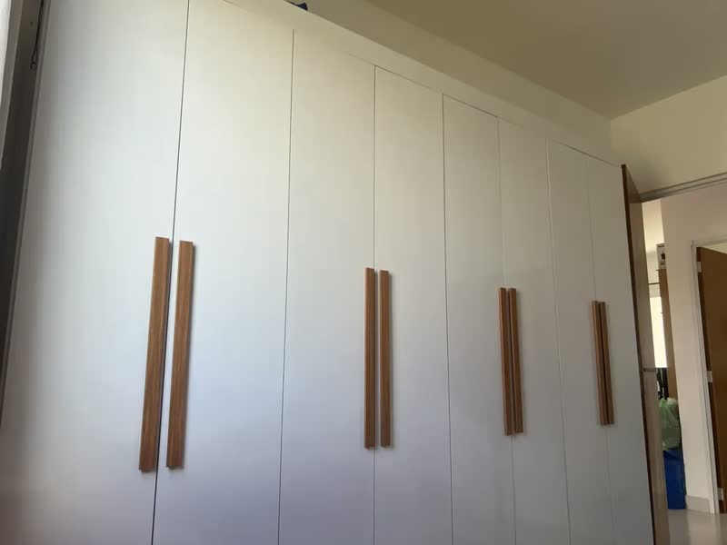 foto de Guarda-Roupa 4 Portas MDP Paris Cinamono e Off White 205x119x47 cm