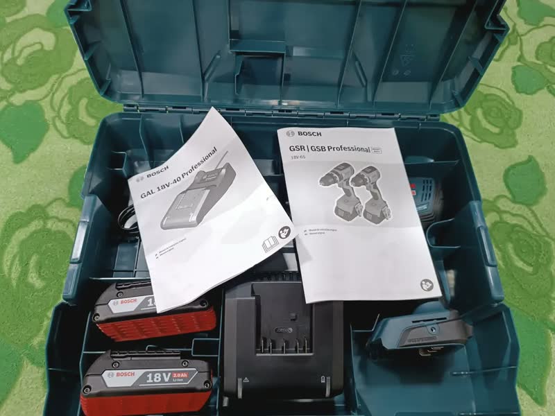 foto de Parafusadeira Furadeira Bosch Gsb 18v-65 Com 2 Baterias Gba 18v 2.0 Ah, Carregador Gal 18v-40 E Maleta L-case