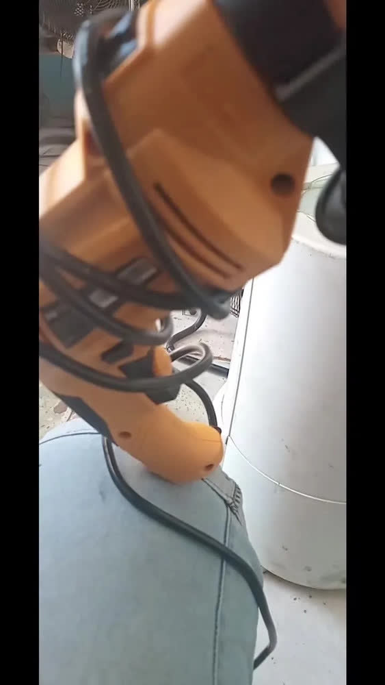 foto de Parafusadeira E Furadeira De Impacto 3/8 700w Com Empunhadura Auxiliar Amarela E Preta
