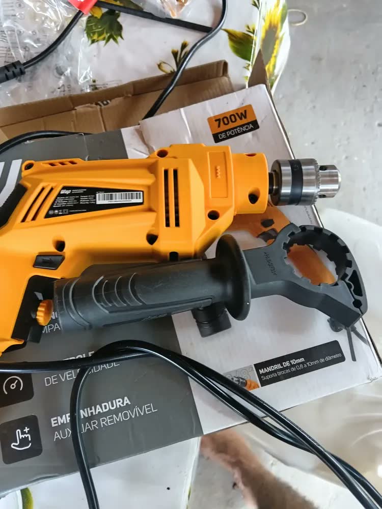 foto de Parafusadeira E Furadeira De Impacto 3/8 700w Com Empunhadura Auxiliar Amarela E Preta