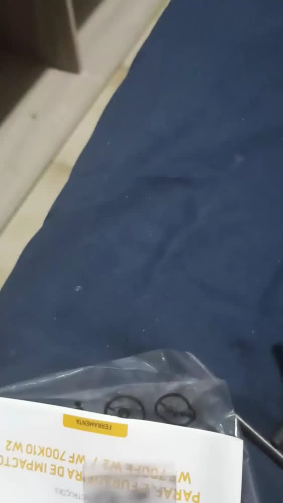 foto de Parafusadeira E Furadeira De Impacto 3/8 700w Com Empunhadura Auxiliar Amarela E Preta