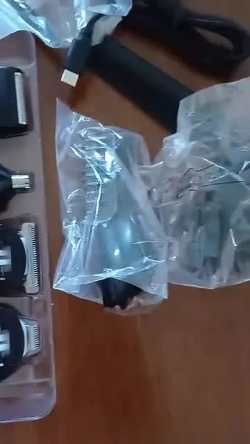 foto de All-in Barbeador Eletrico Aparador de Pelos Profissional 6-em-1 Aparelho Barbear Maquina de Cortar Barba Nariz Cabelo Sem Fio Shaver com Cabeças Laváveis Homen