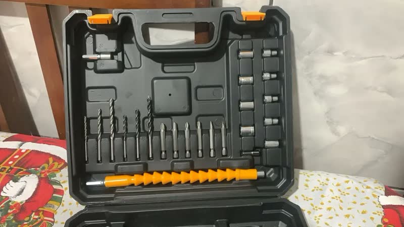 foto de Parafusadeira Furadeira a Bateria 12V Belffe Com Kit de 26 Peças e Maleta Amarela