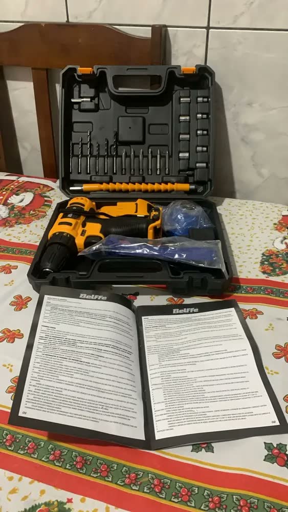 foto de Parafusadeira Furadeira a Bateria 12V Belffe Com Kit de 26 Peças e Maleta Amarela