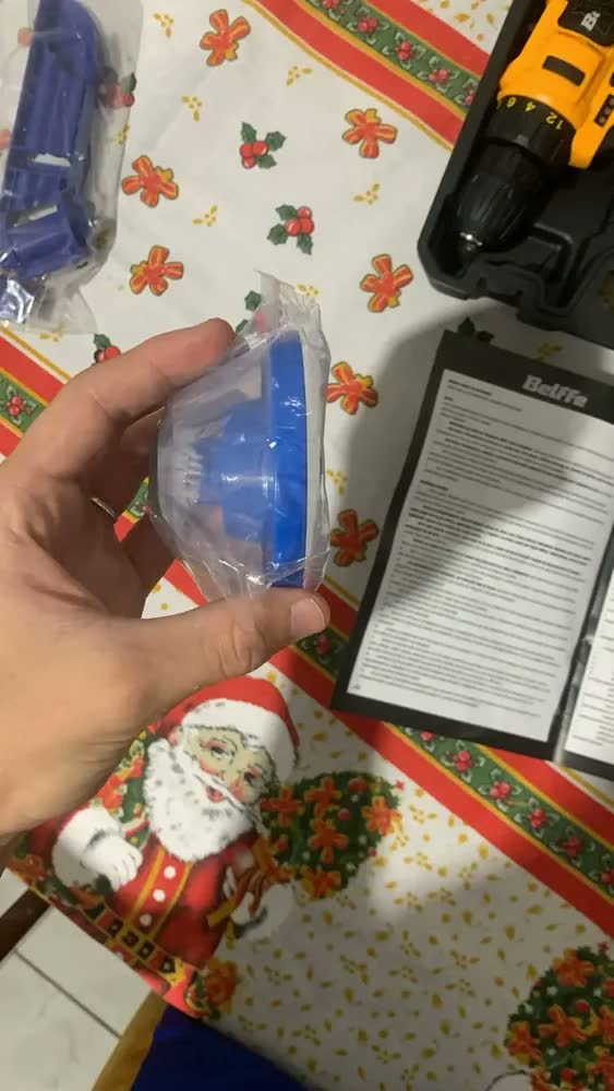 foto de Parafusadeira Furadeira a Bateria 12V Belffe Com Kit de 26 Peças e Maleta Amarela