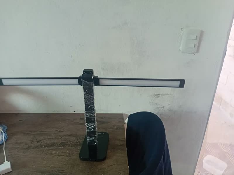foto de Luminária de Mesa LED de Dupla Cabeça para Estudo e Escritório com USB