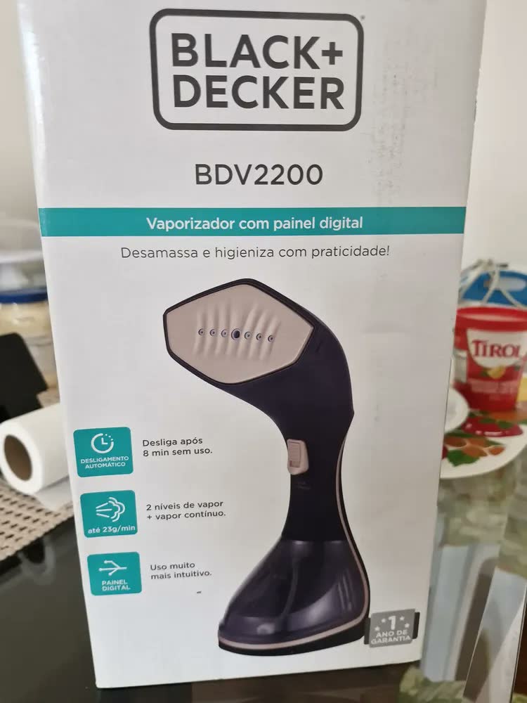 foto de Vaporizador De Roupas BLACK+DECKER BDV2200-BR 1500W