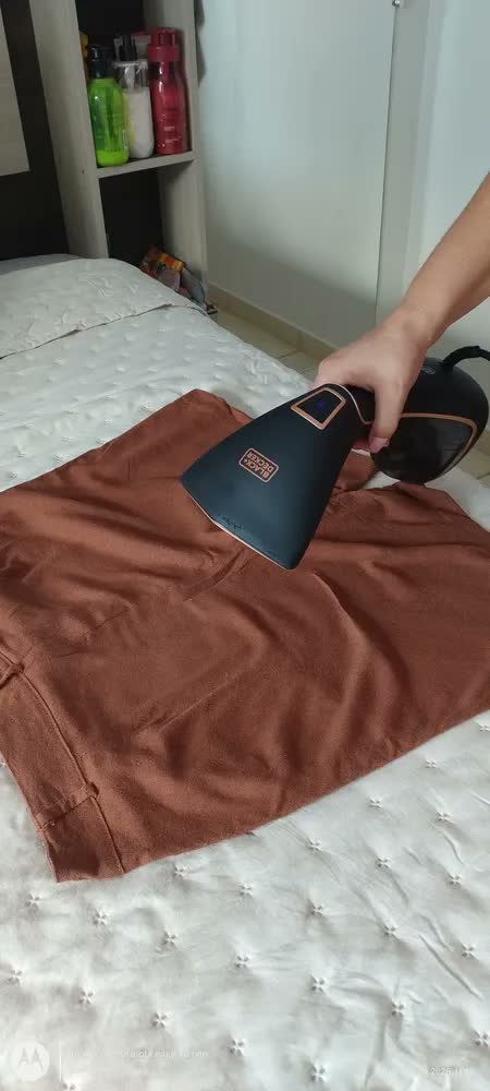 foto de Vaporizador De Roupas BLACK+DECKER BDV2200-BR 1500W