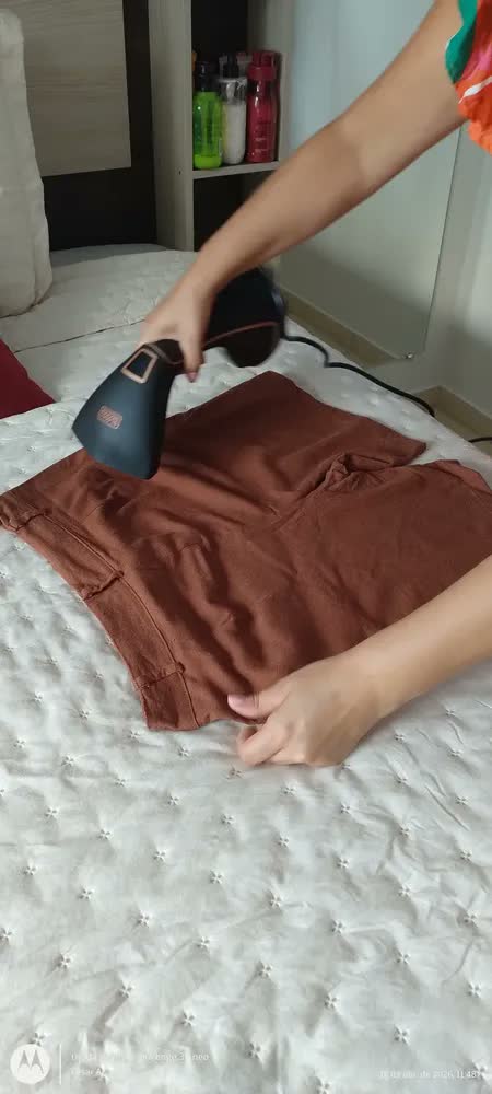 foto de Vaporizador De Roupas BLACK+DECKER BDV2200-BR 1500W