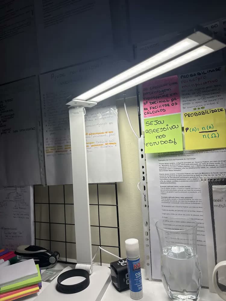 foto de Luminária de Mesa LED de Dupla Cabeça para Leitura e Estudo, com Braços Articulados e 5 Modos de Cor