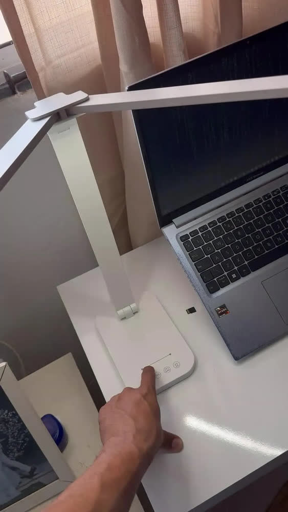 foto de Luminária de Mesa LED de Dupla Cabeça para Leitura e Estudo, com Braços Articulados e 5 Modos de Cor