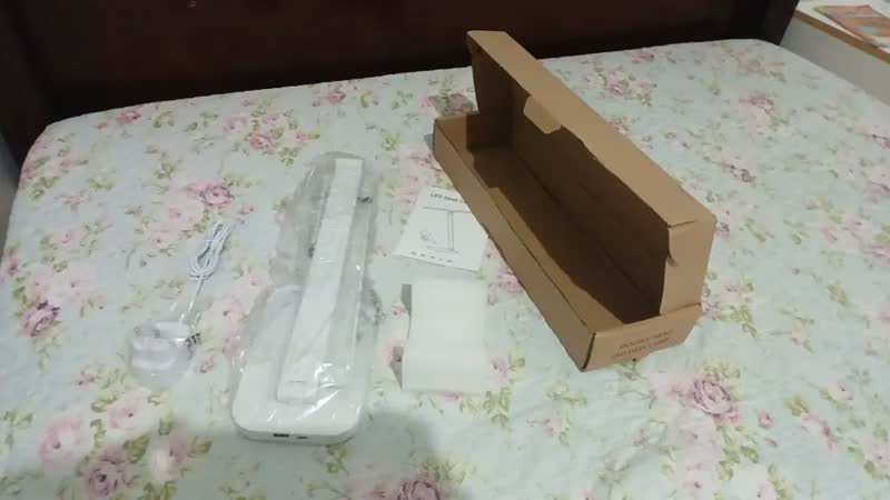 foto de Luminária de Mesa LED de Dupla Cabeça para Leitura e Estudo, com Braços Articulados e 5 Modos de Cor