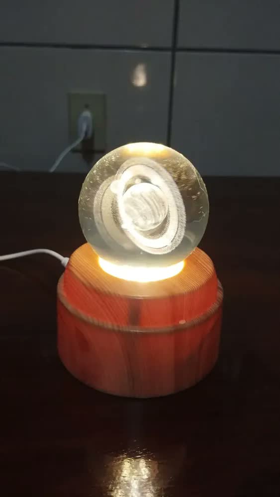 foto de Luminária 3D LED Mesa Giratória Lua Madeira Vidro USB Decoração