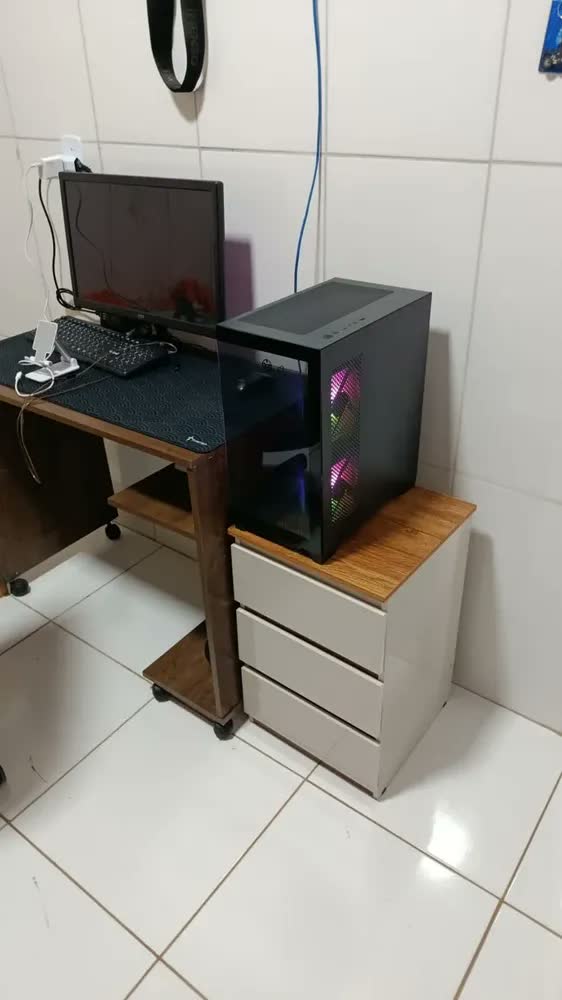 foto de Mesa De Cabeceira Retrô Quarto Decoração 3 Gavetas - Cores