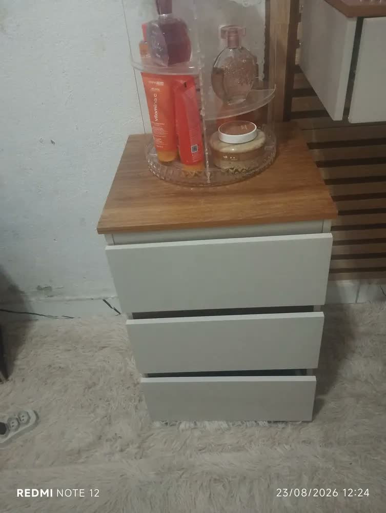 foto de Mesa De Cabeceira Retrô Quarto Decoração 3 Gavetas - Cores