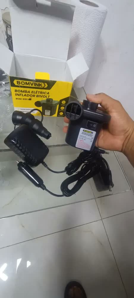foto de Compressor Bomba de Ar Portátil Elétrica Para Encher e Esvaziar Colchão Inflável Piscina Boias Bivolt Manevox Não é Recarregavél