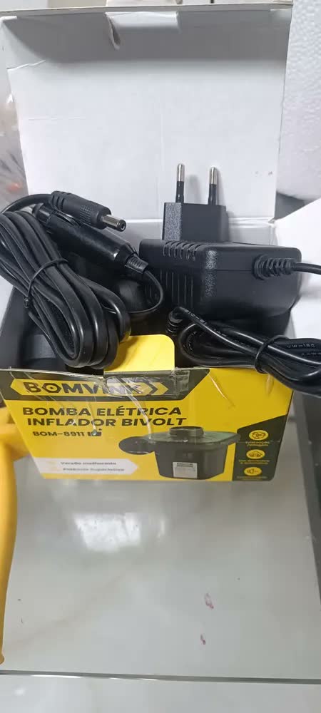 foto de Compressor Bomba de Ar Portátil Elétrica Para Encher e Esvaziar Colchão Inflável Piscina Boias Bivolt Manevox Não é Recarregavél