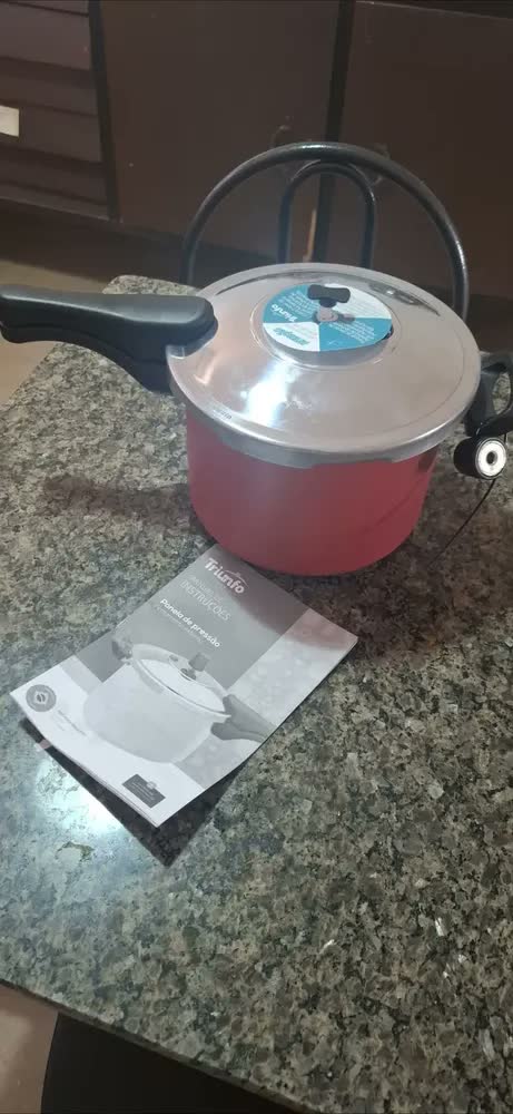 foto de Panela De Pressão 4,5 Litros Fechamento Externo Paprica
