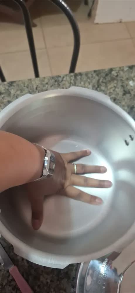 foto de Panela De Pressão 4,5 Litros Fechamento Externo Paprica
