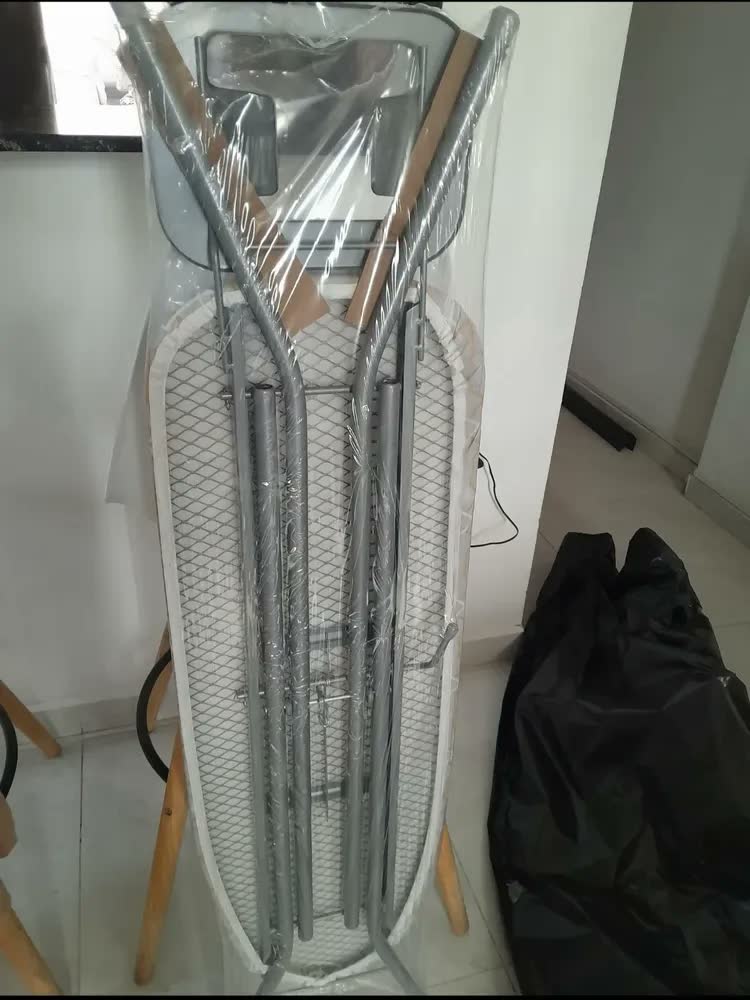 foto de Tábua Mesa De Passar Roupa Tecido Reforçada Dobrável Grande