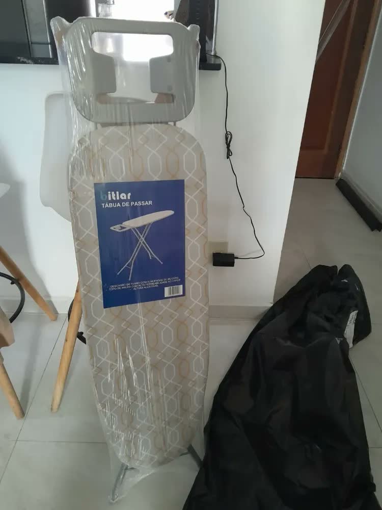 foto de Tábua Mesa De Passar Roupa Tecido Reforçada Dobrável Grande