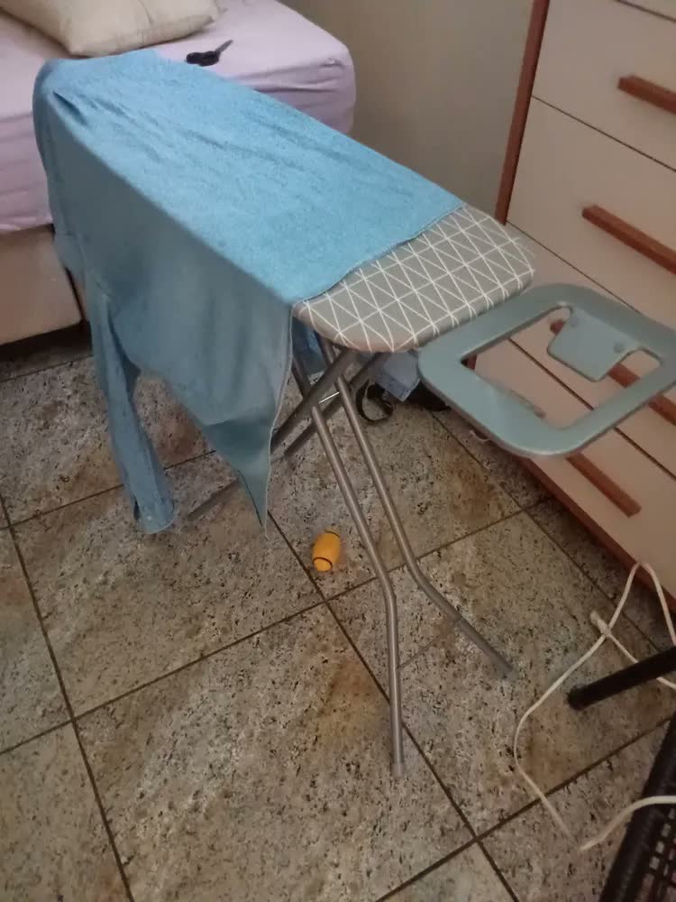 foto de Tábua Mesa De Passar Roupa Tecido Reforçada Dobrável Grande