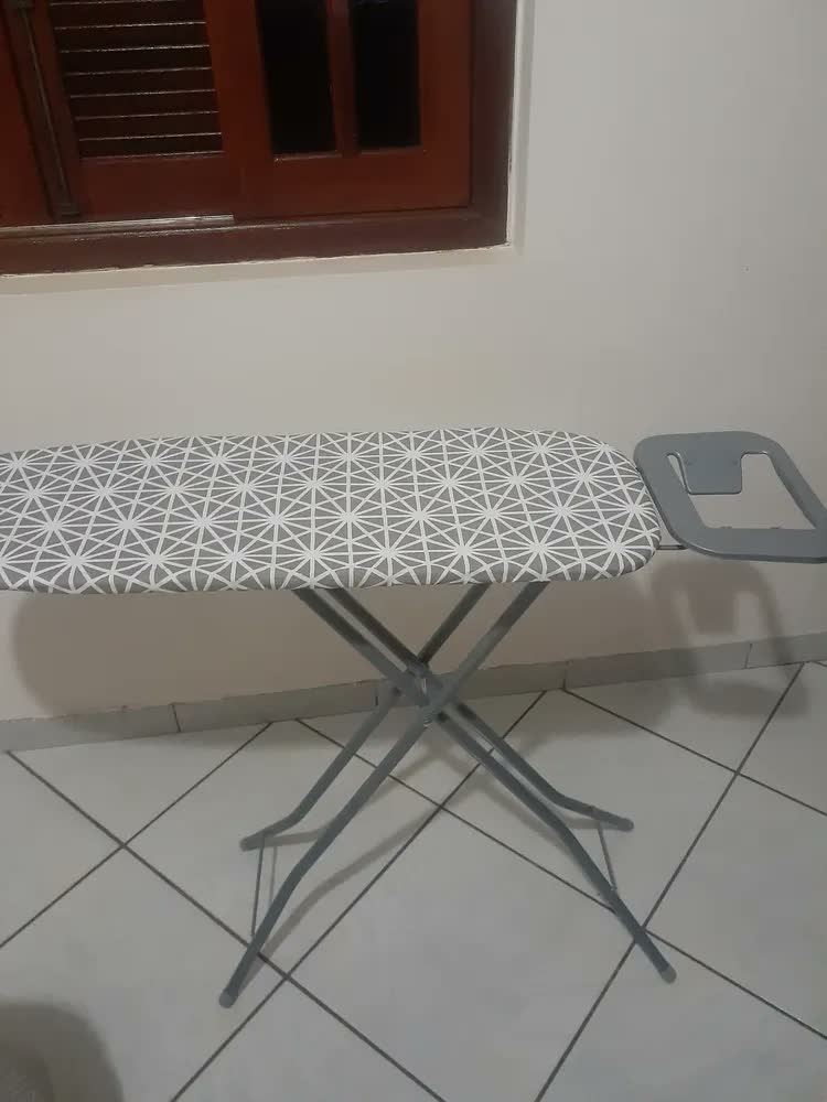 foto de Tábua Mesa De Passar Roupa Tecido Reforçada Dobrável Grande