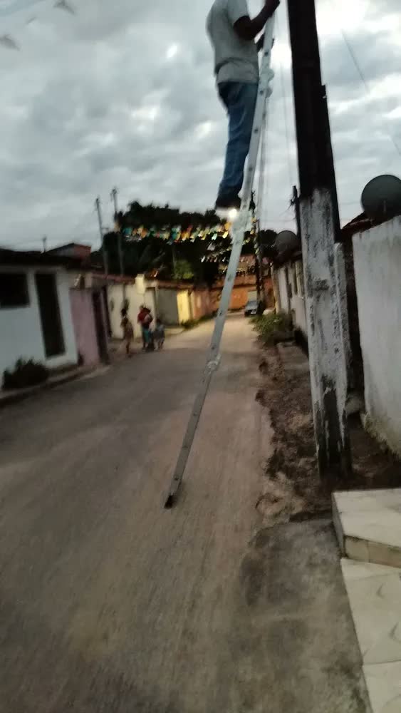 foto de Escada Articulada Alumínio 4x4 16 Degraus - Prime