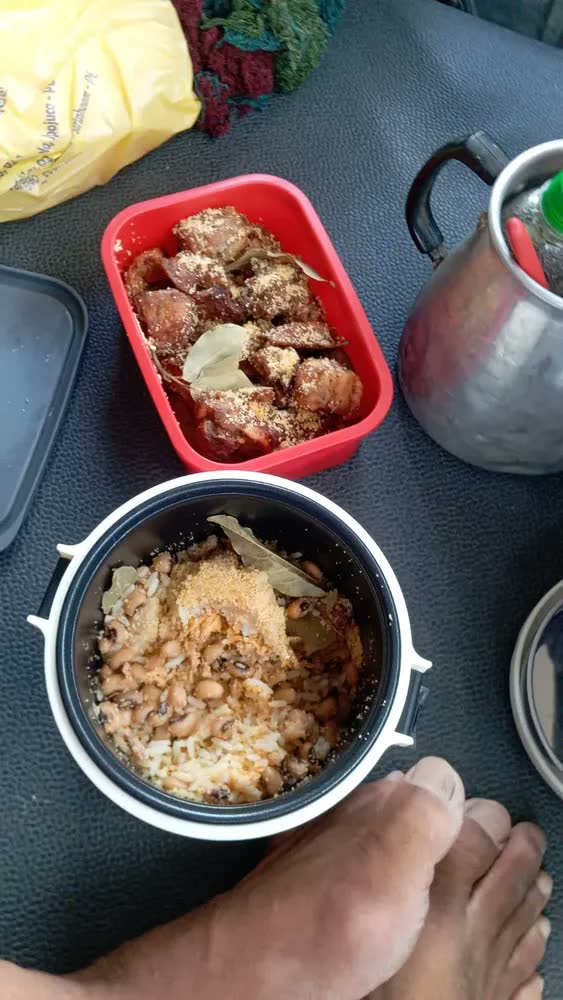 foto de Panela Elétrica de Arroz Portátil para Carro 1L - Branca