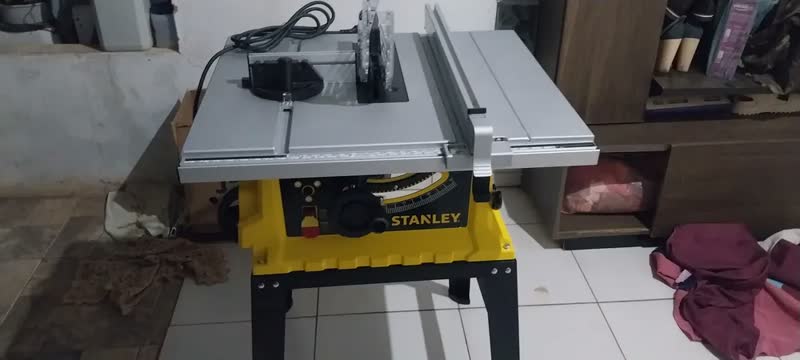 foto de Serra Circular Bancada 10pol 2000w Com Disco Sst2001 Stanley