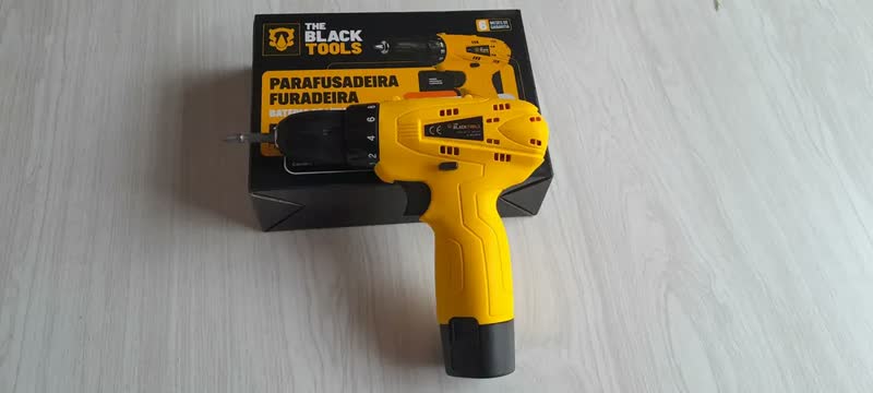 foto de Parafusadeira Furadeira 3/8 Bivolt A Bateria 12v Cor Amarelo Frequência 60hz