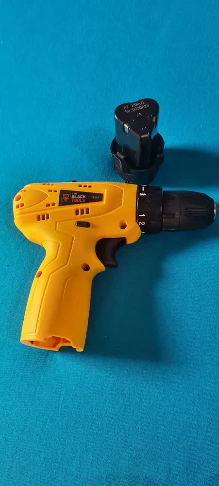 foto de Parafusadeira Furadeira 3/8 Bivolt A Bateria 12v Cor Amarelo Frequência 60hz