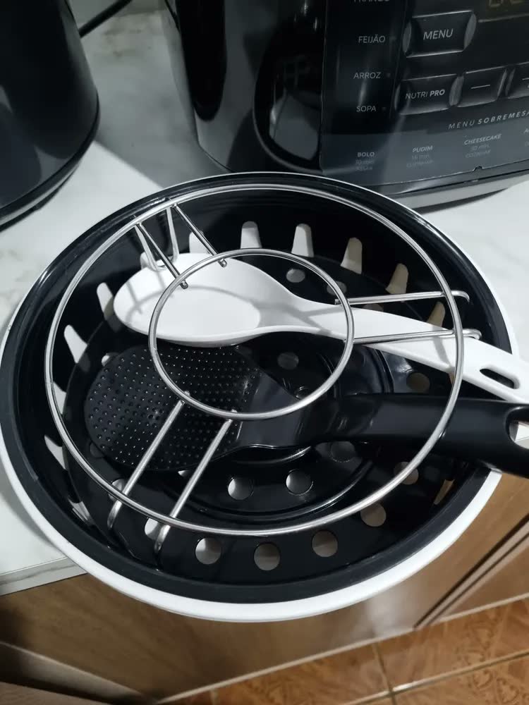 foto de Panela De Pressão Elétrica 5l Nutripro Preta Midea Cor Preto