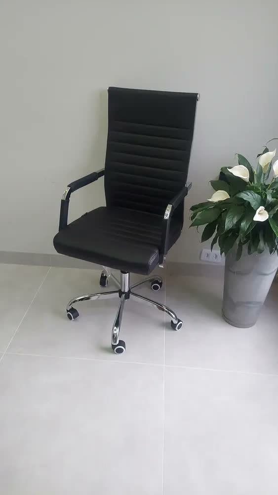 foto de Cadeira Escritorio Presidente Esteirinha Verita Rija Branco Couro Sintético