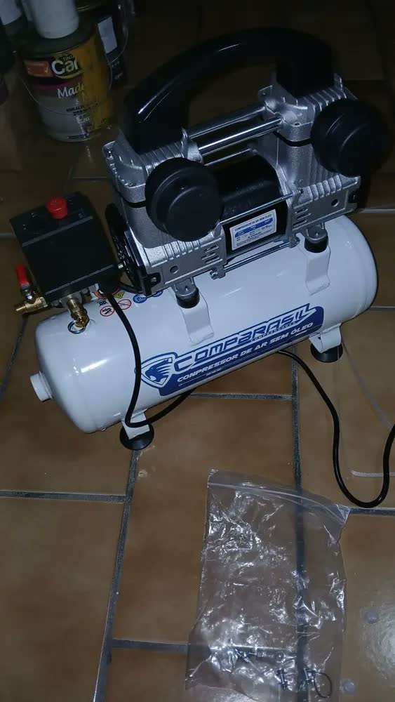 foto de Compressor De Ar Portátil 8l 1,1 Hp 1100 8 Litros Compbrasil