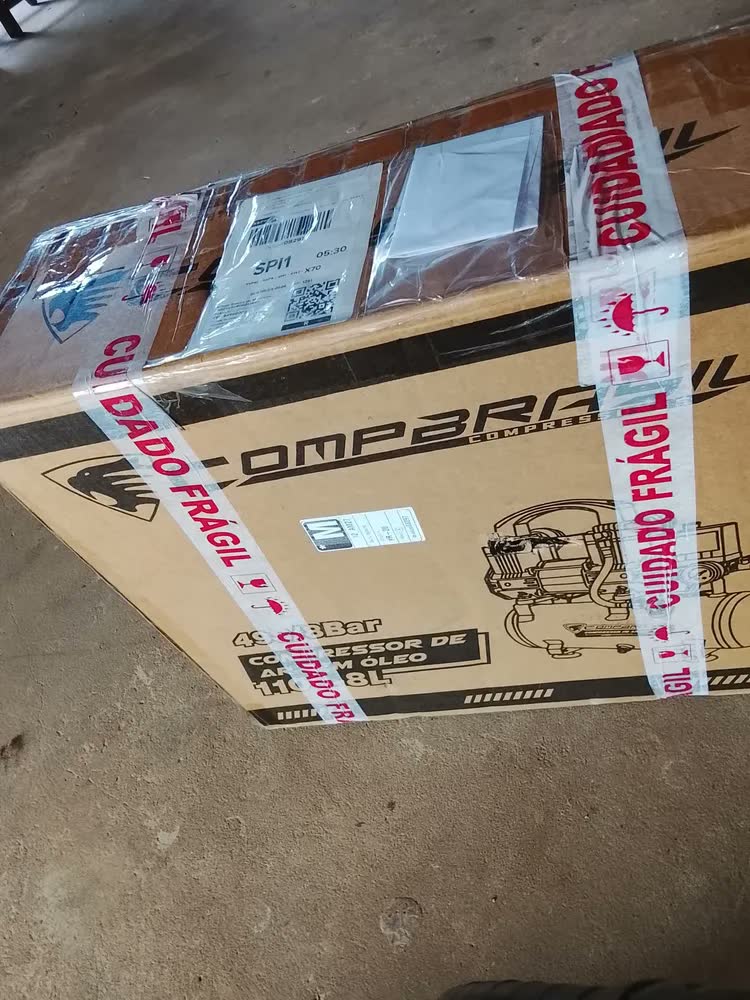 foto de Compressor De Ar Portátil 8l 1,1 Hp 1100 8 Litros Compbrasil