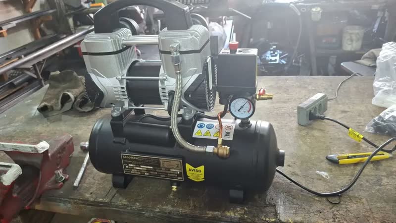 foto de Compressor De Ar Portátil 8l 1,1 Hp 1100 8 Litros Compbrasil