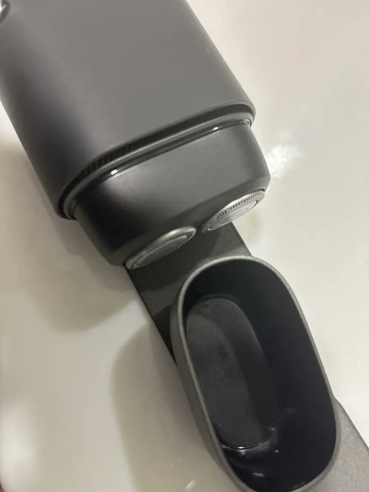 foto de Barbeador Elétrico Philips Compacto Série 500 S591/05 Preto
