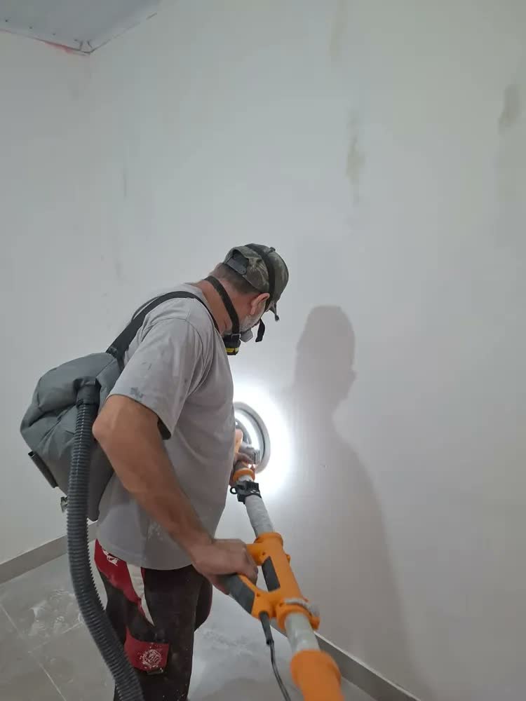 foto de Lixadeira De Parede Girafa Telescopia Mlp750 Led Menegotti Cor Amarelo