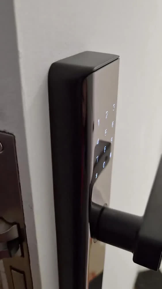 foto de Fechadura Digital Kuanttum Delta Pro Wi-Fi para Porta de Madeira com Biometria e Senha