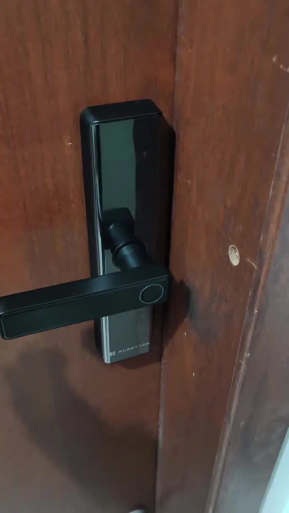 foto de Fechadura Digital Kuanttum Delta Pro Wi-Fi para Porta de Madeira com Biometria e Senha