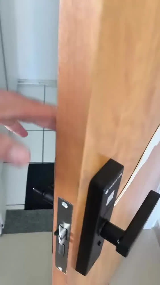 foto de Fechadura Digital Kuanttum Delta Pro Wi-Fi para Porta de Madeira com Biometria e Senha