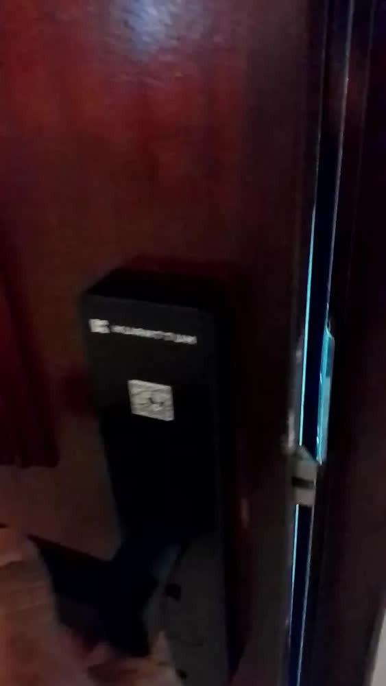 foto de Fechadura Digital Kuanttum Delta Pro Wi-Fi para Porta de Madeira com Biometria e Senha