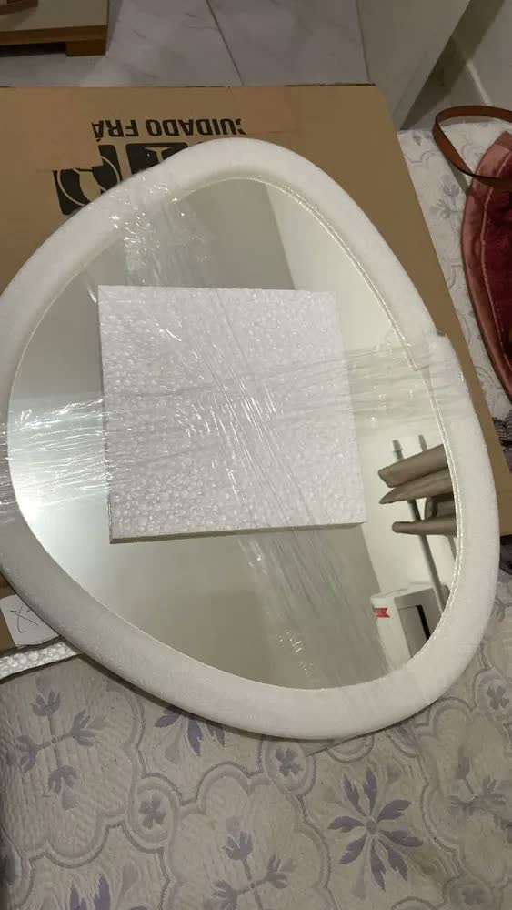 foto de Espelho Led Orgânico 50x60 Sem Fio Lavabo Maquiagem Quarto