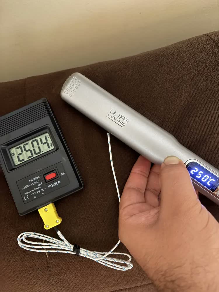 foto de Prancha Progressiva Ultra Liss Pro 250°C P-02-PRO Tecnologia MCH Prata Mondial