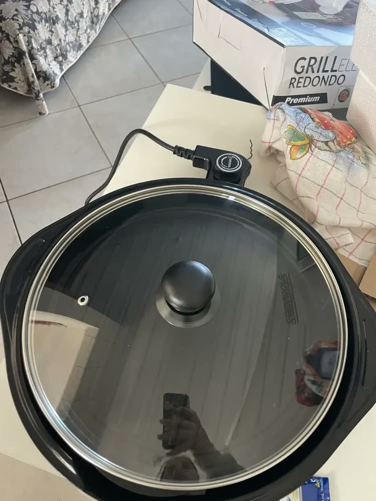 foto de Grill Elétrico Redondo Premium Startools com Termostato e Tampa Preta 1200W - 220v