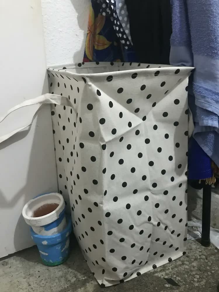 foto de Cesto de Roupa Suja Dobrável 72L Retangular Cinza PLUSSMAR com Alças
