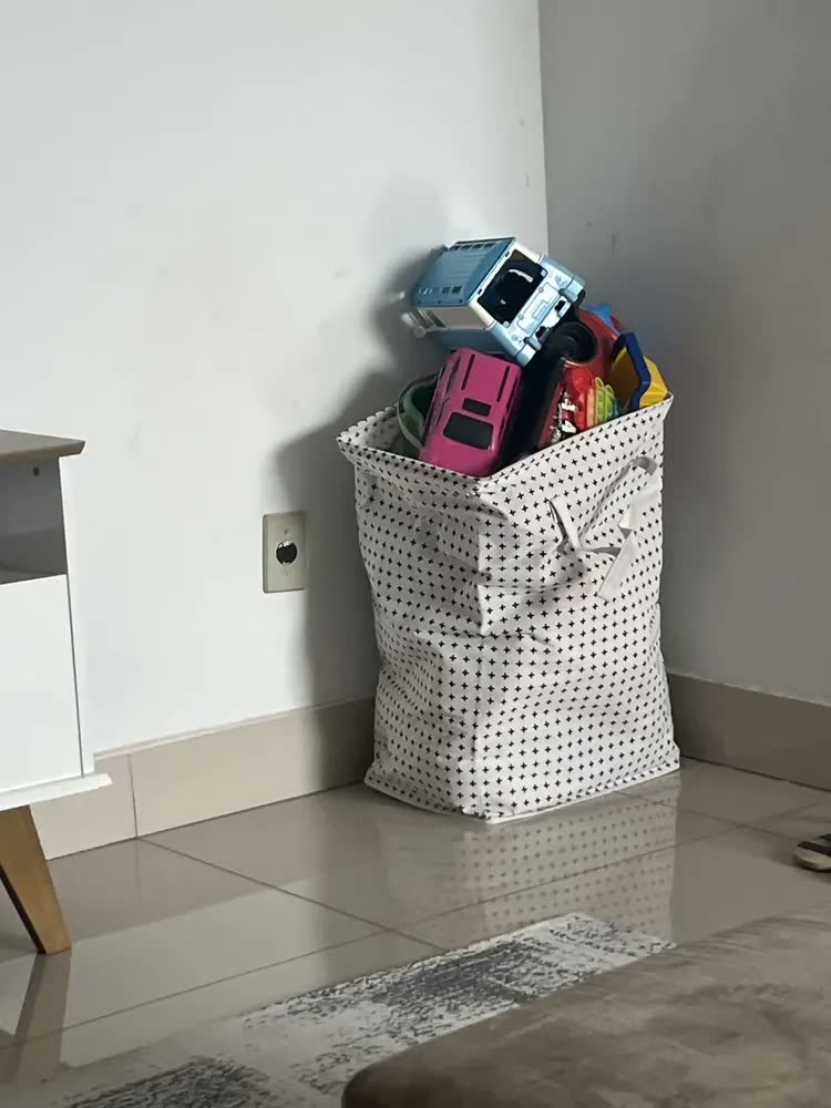 foto de Cesto de Roupa Suja Dobrável 72L Retangular Cinza PLUSSMAR com Alças