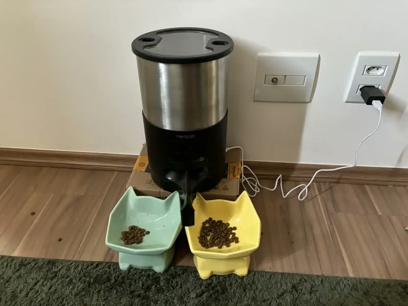 foto de Comedouro WIFI Automático Newpet 5L Cães e Gatos TUYA APP