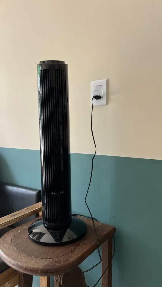 foto de Ventilador de Torre Hivento Silencioso com Controle Remoto e Oscilação